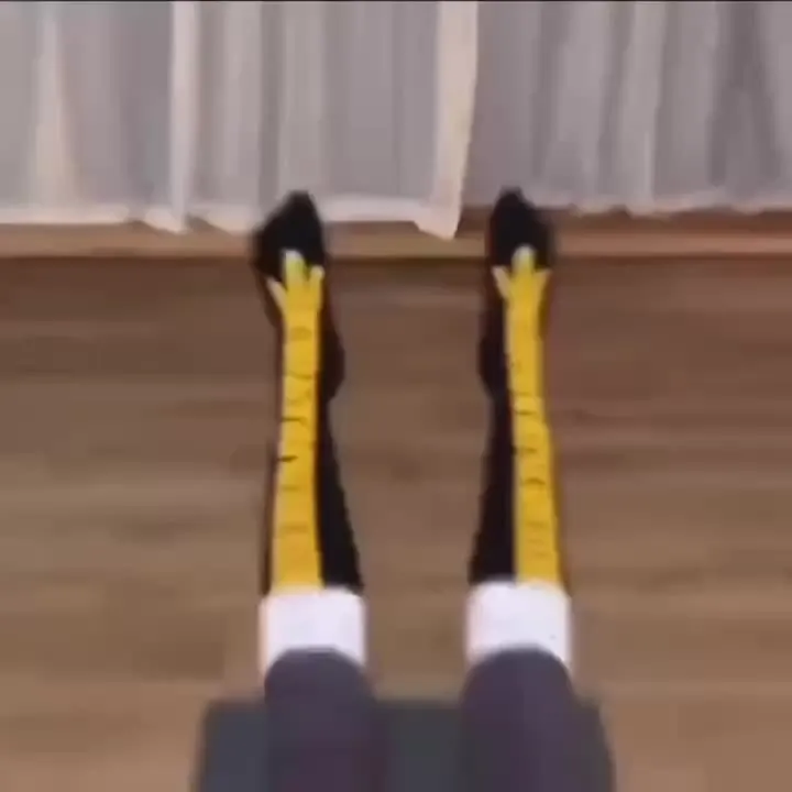 Funny Chicken Legs High Socks - Optical Illusion Cosplay & Humor - Vue 7