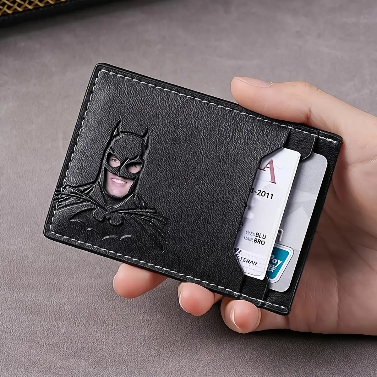 Compact Men's Wallet with Multiple Card Slots - Vue 4