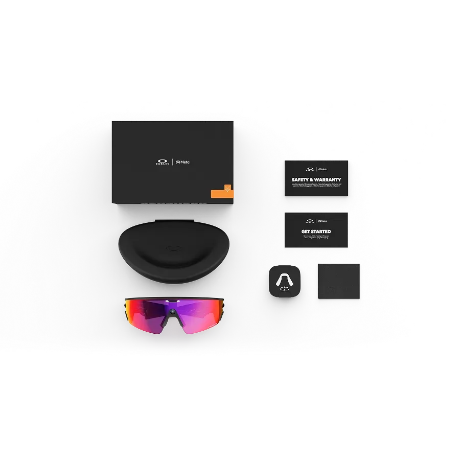 Fournis avec vos lunettes Oakley Meta Vanguard : étui de chargement Oakley Meta Vanguard, lunettes IA Oakley Meta Vanguard et guide de démarrage.
