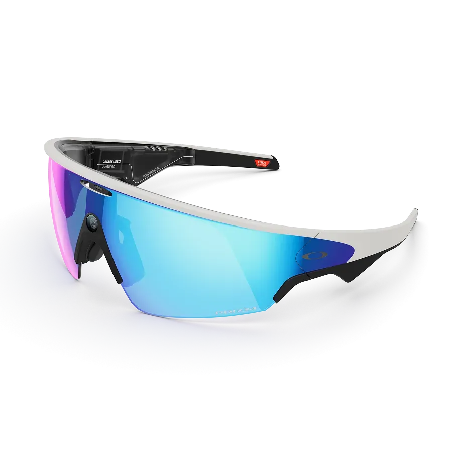 Vue de trois-quarts gauche des lunettes Oakley Meta Vanguard avec monture blanc mat et verres Prizm™ Sapphire.
