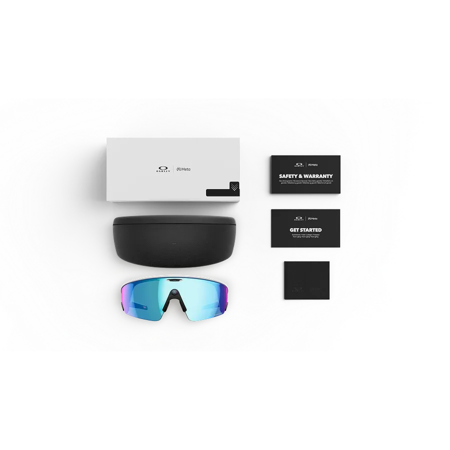 Fournis avec vos lunettes Oakley Meta Vanguard : étui de chargement Oakley Meta Vanguard, lunettes IA Oakley Meta Vanguard et guide de démarrage.