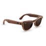 Vue de trois-quarts droite des lunettes Ray-Ban Meta Skyler avec monture Transparent brillant pêche et verres Transitions® bruns.