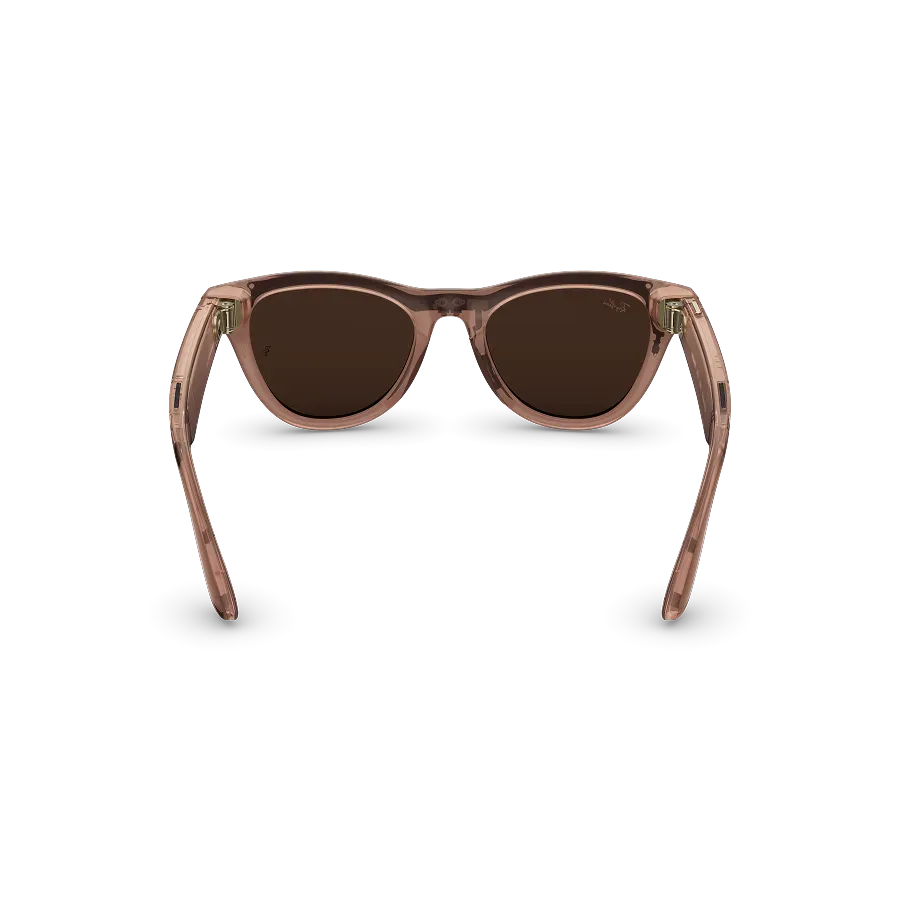Vue arrière des lunettes Ray-Ban Meta Skyler avec monture Transparent brillant pêche et verres Transitions® bruns.